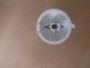 Face interne du bouton, avec l'axe de fixation brisé